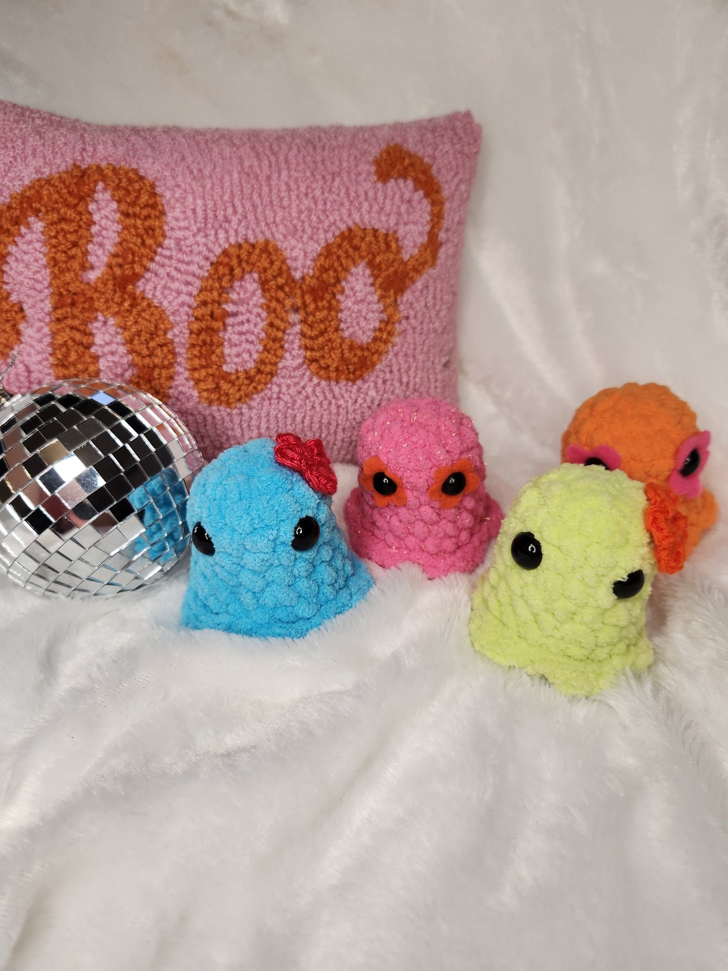 Groovy Ghost Garland Crochet Pattern – DIY Halloween Decor