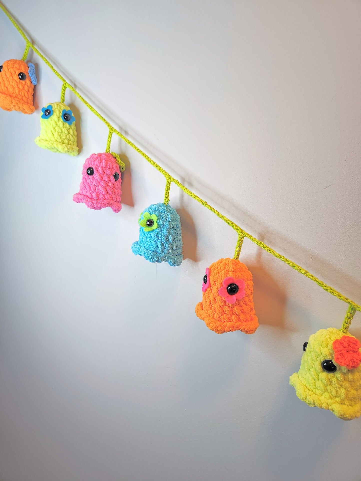 Groovy Ghost Garland Crochet Pattern – DIY Halloween Decor