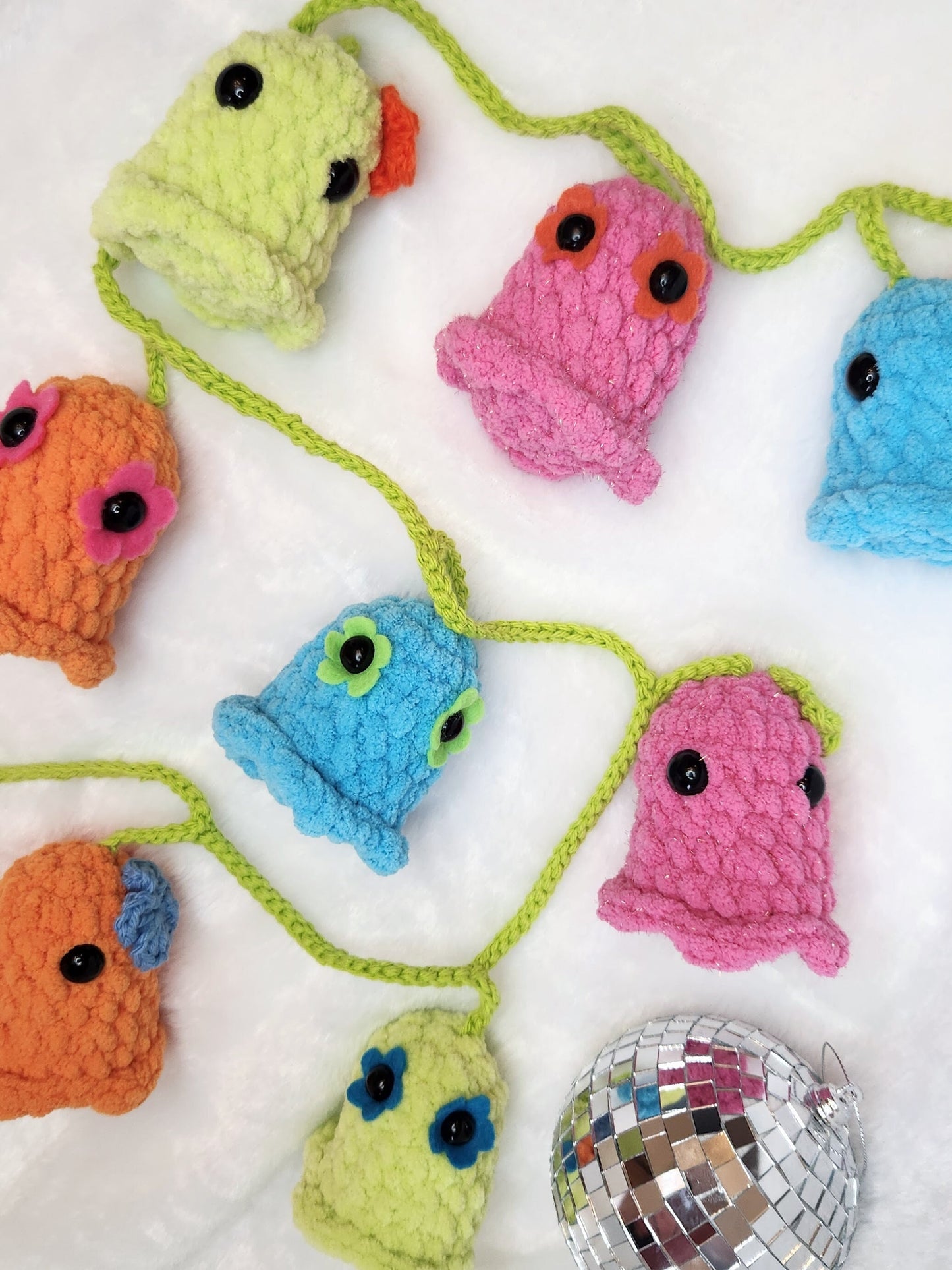 Groovy Ghost Garland Crochet Pattern – DIY Halloween Decor