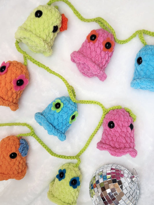 Groovy Ghost Garland Crochet Pattern – DIY Halloween Decor