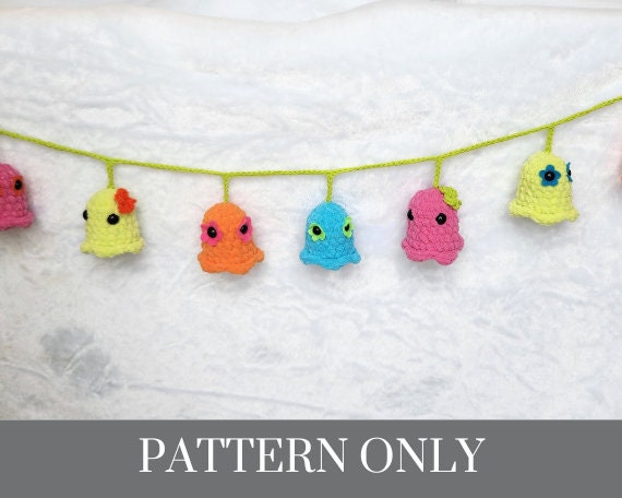 Groovy Ghost Garland Crochet Pattern – DIY Halloween Decor